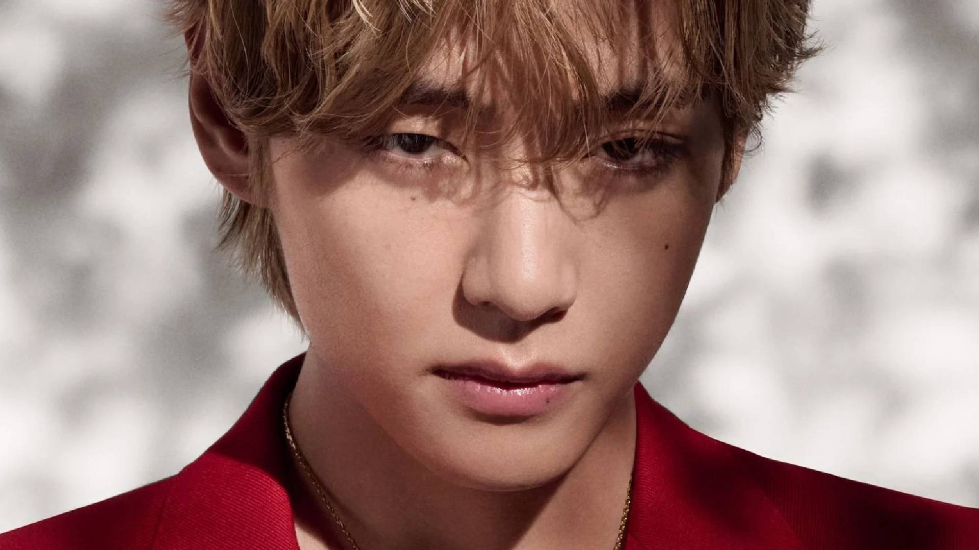 V BTS Cartier