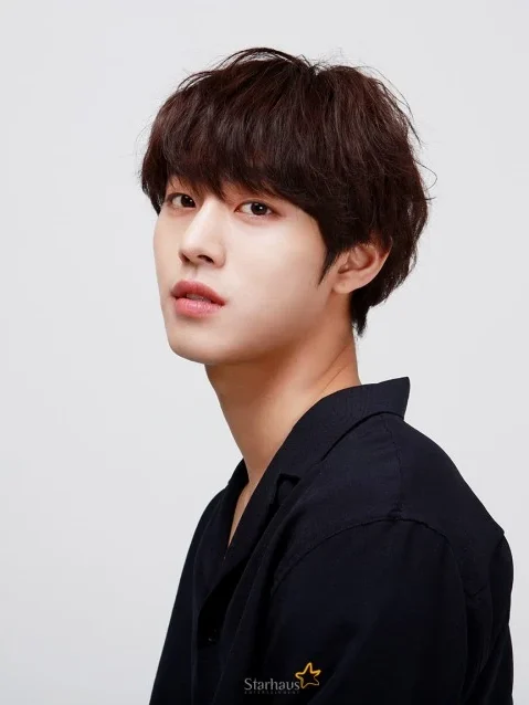 Sung Si Kyung 