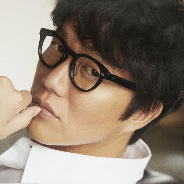 Sung Si Kyung 