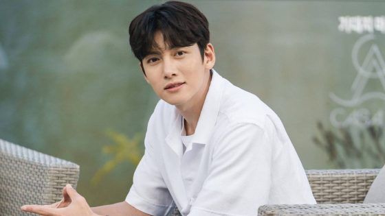 Ji Chang Wook fumando
