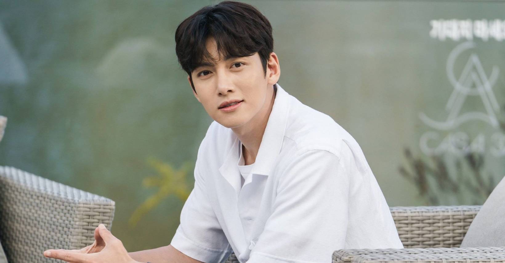 Ji Chang Wook fumando