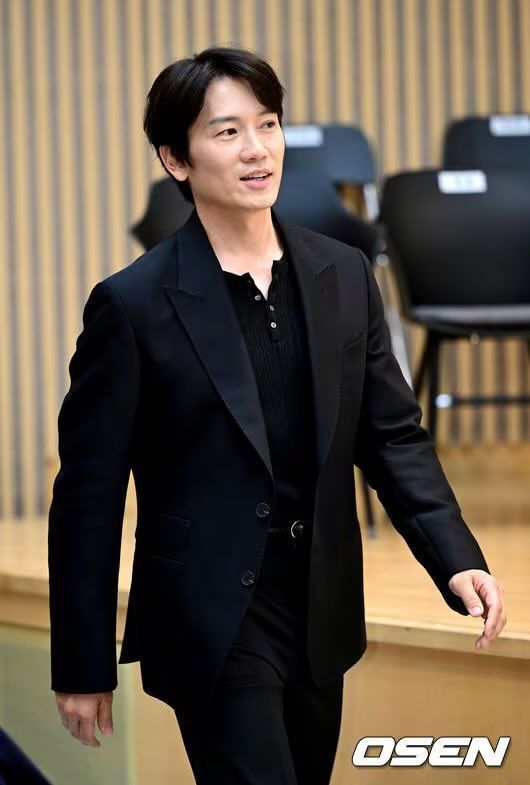 Ji Sung Connection