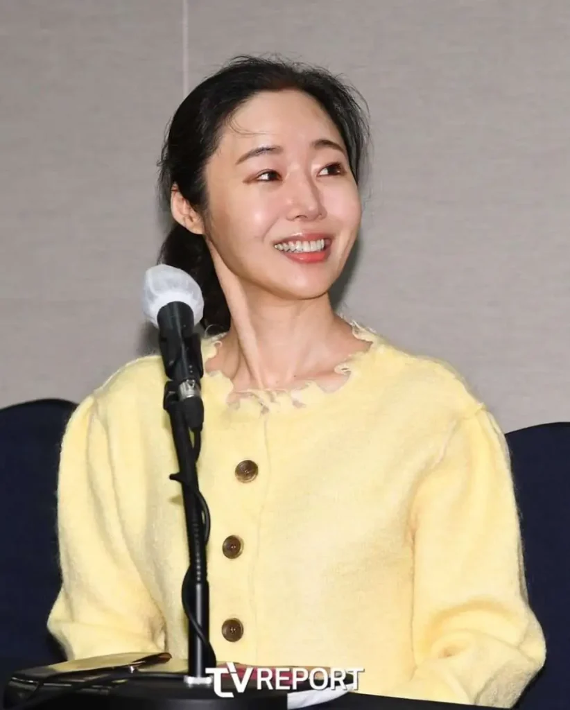 Min Hee Jin rueda prensa