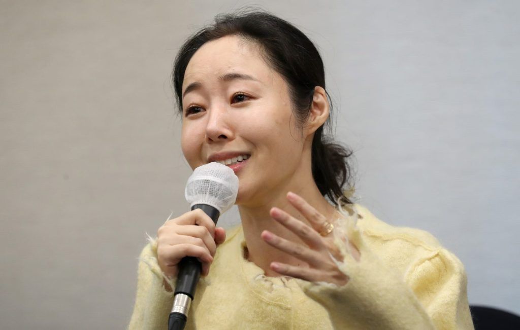 Min Hee Jin rueda prensa