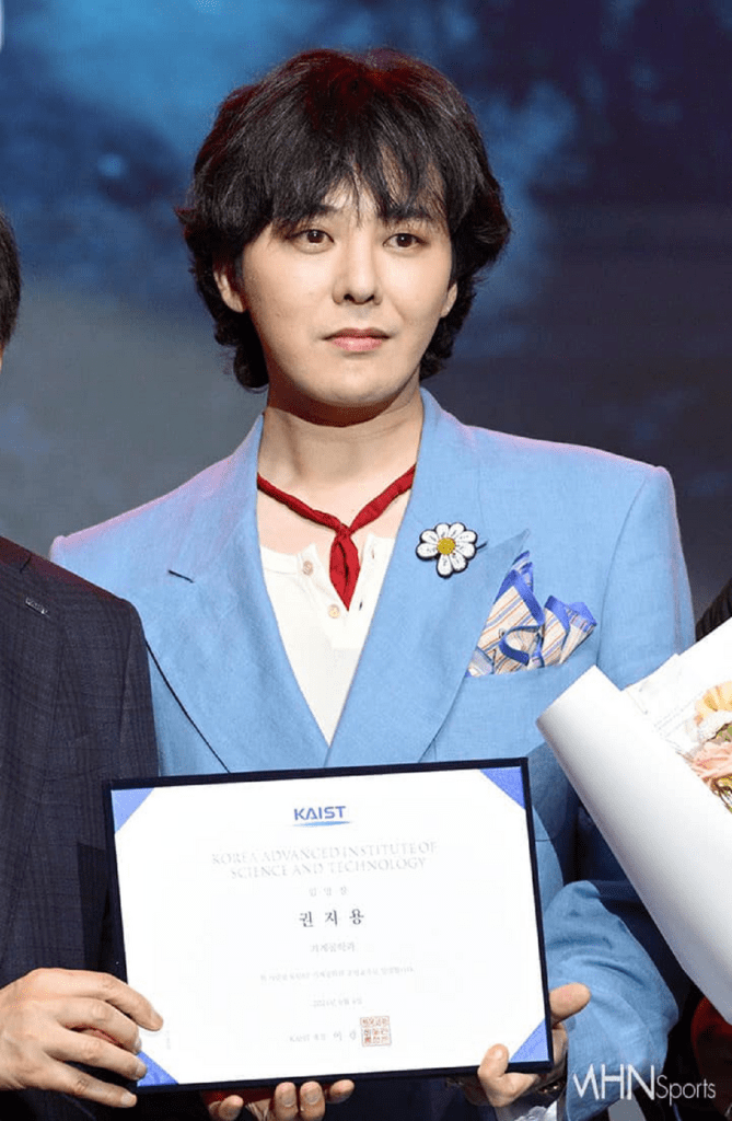 G-Dragon profesor invitado