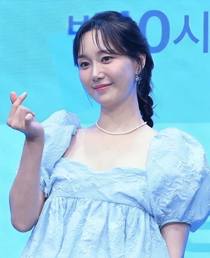Lee Yoo Young