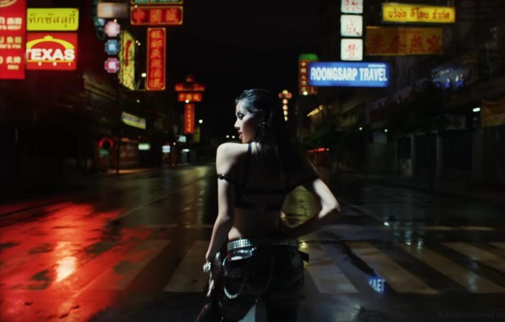lisa rockstar Yaowarat Road