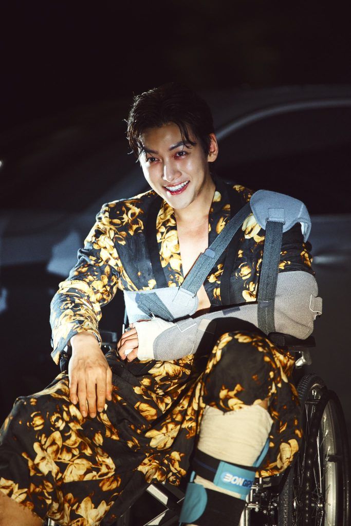 Ji Chang WooK "Revolver"