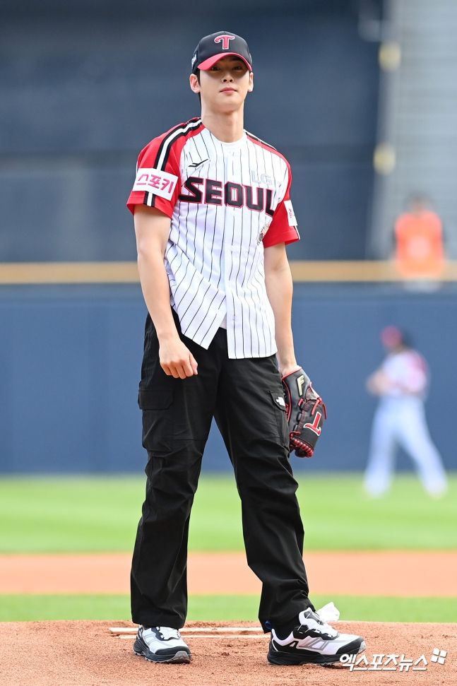 Cha Eun Woo béisbol