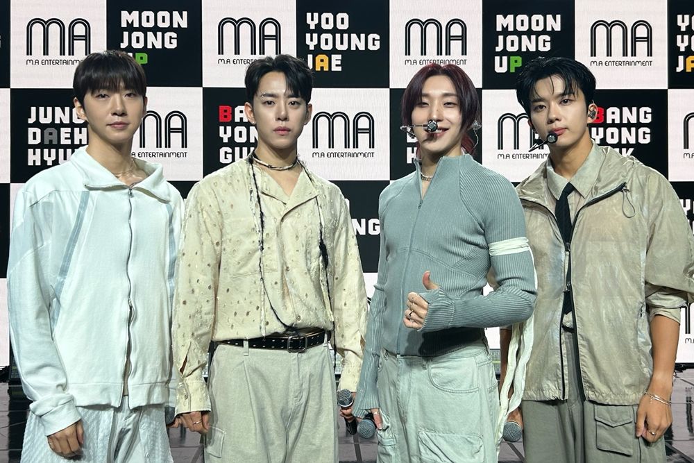 BANG&JUNG&YOO&MOON (B.A.P) durante el showcase