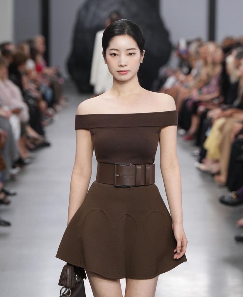 Dahyun  modelo