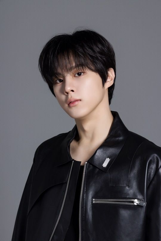 Woo Seok Daehyeon alistamiento