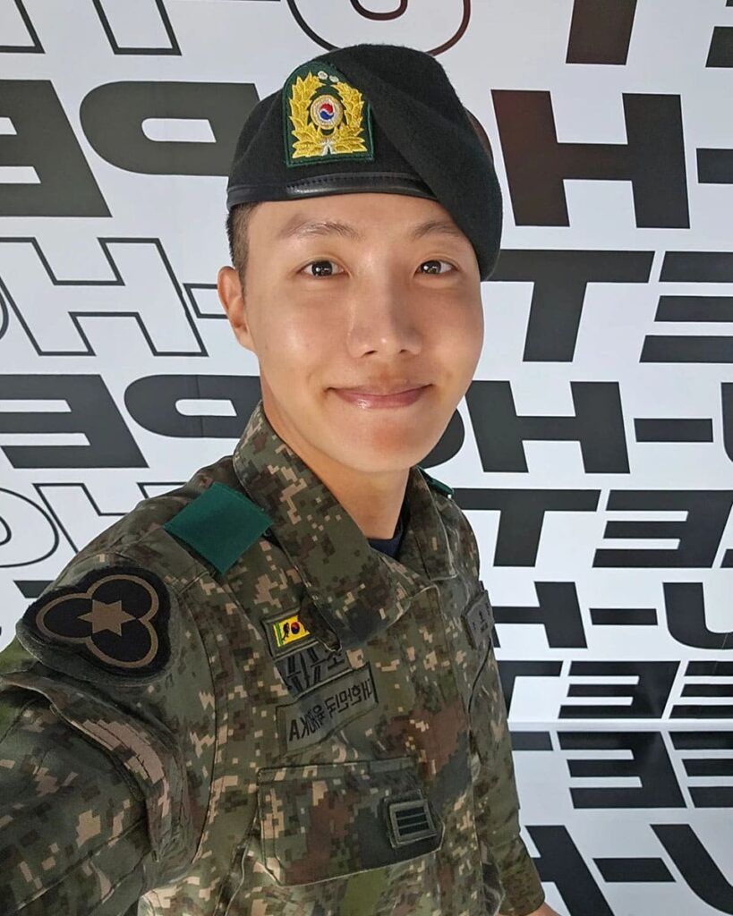 J-Hope baja militar 