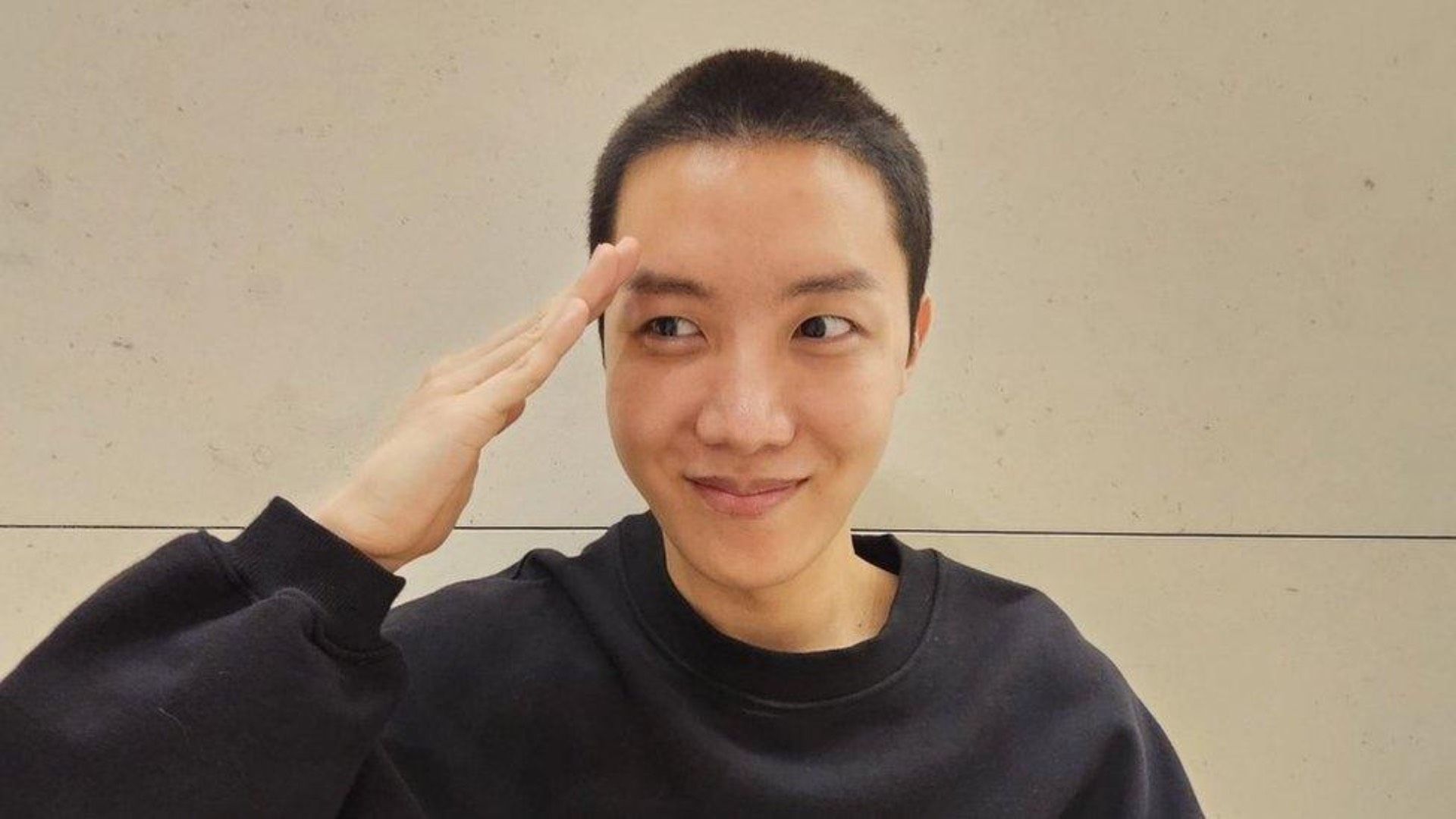 J-Hope baja militar