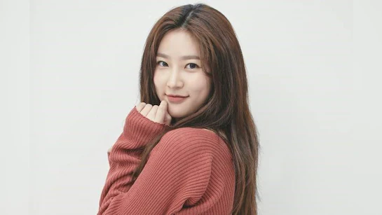 Lee El Kim Sae Ron