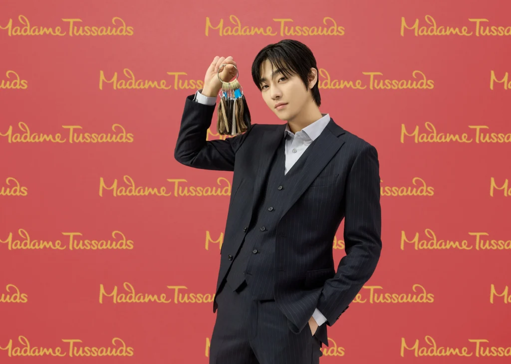 Ahn Hyo Seop figura cera
