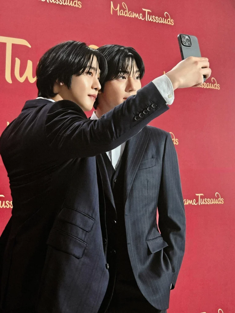 Ahn Hyo Seop figura cera