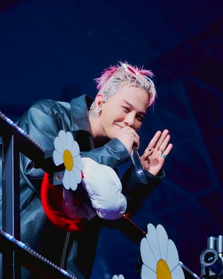 G-Dragon Sana rumores