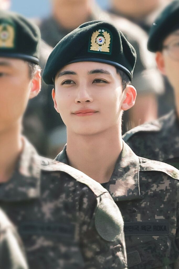 SEVENTEEN Jeonghan militar 