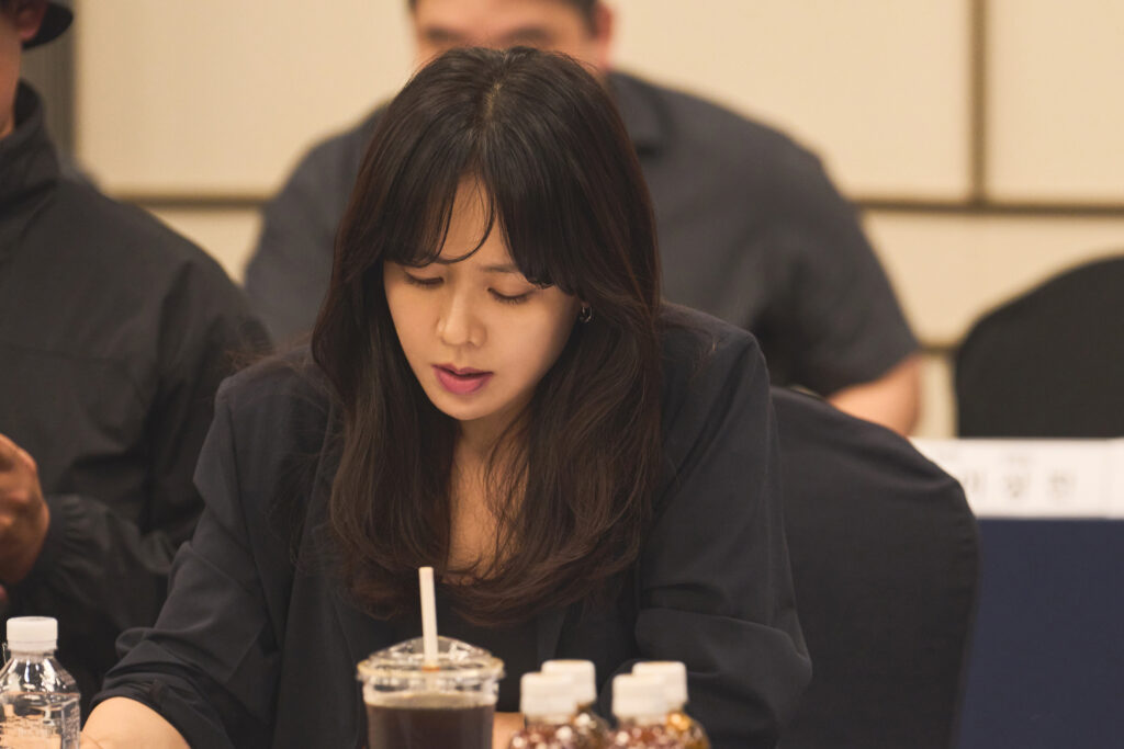 Son Ye Ji Yu Ri