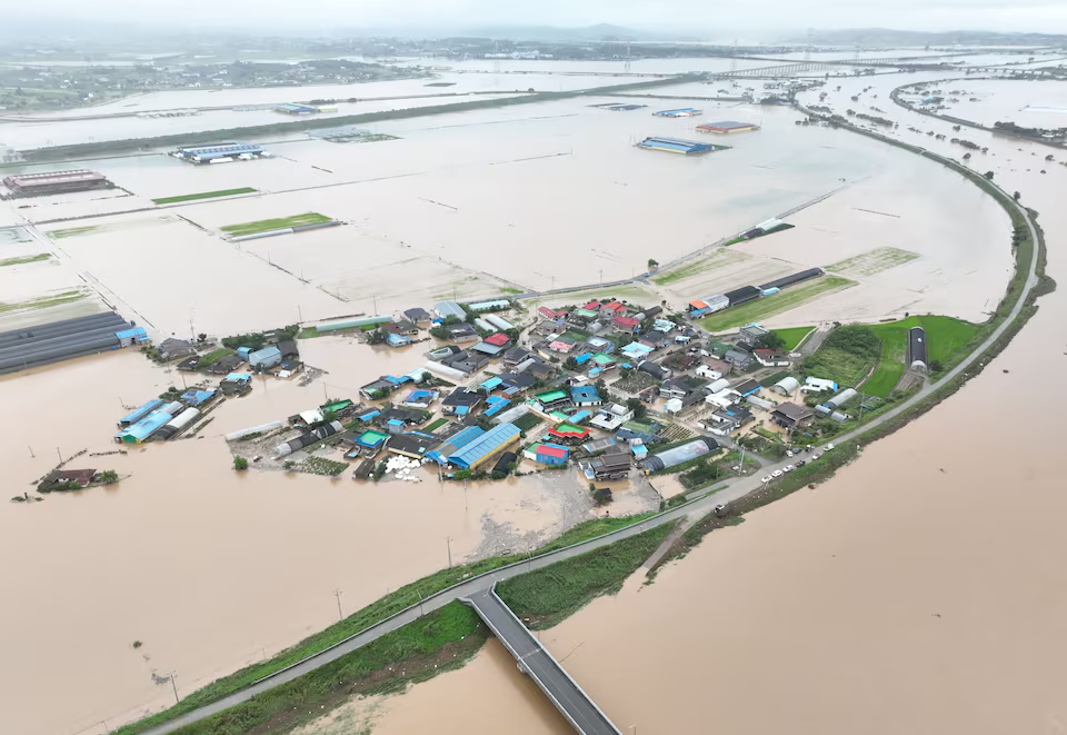 inundaciones donaciones famosos