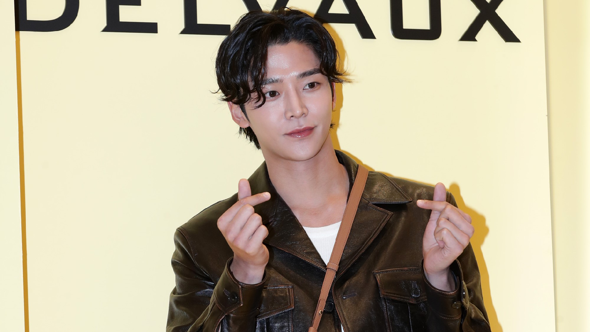 Rowoon alistamiento militar