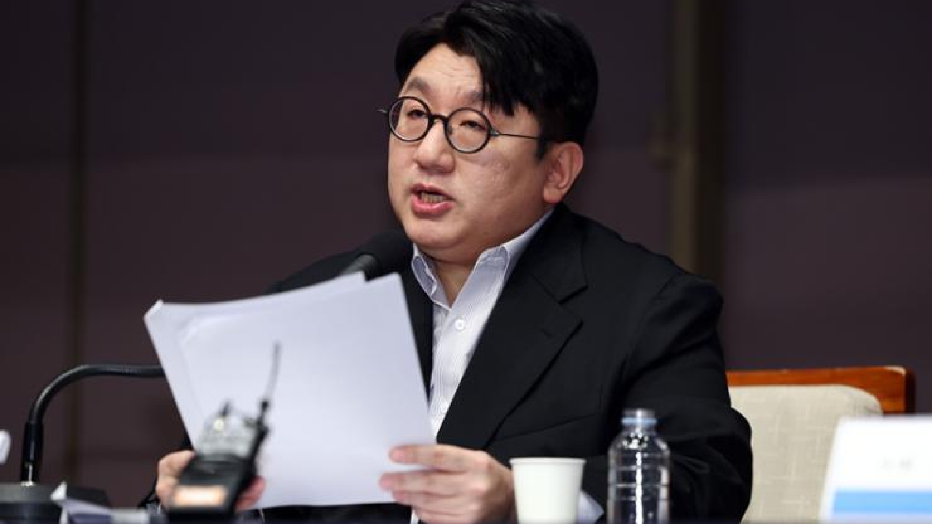 Bang Si Hyuk segunda investigación