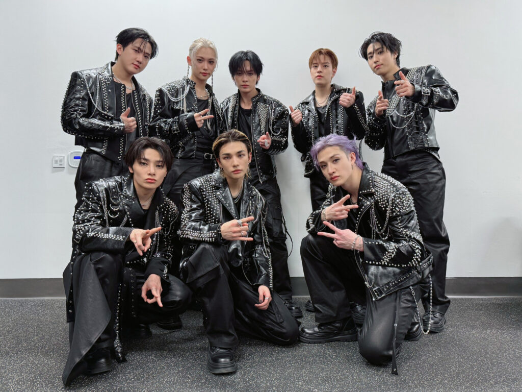 Lee Know Stray Kids esguince