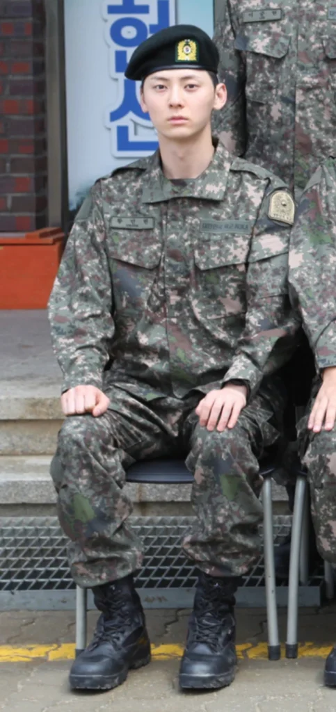 Hwang Min Hyun servicio militar