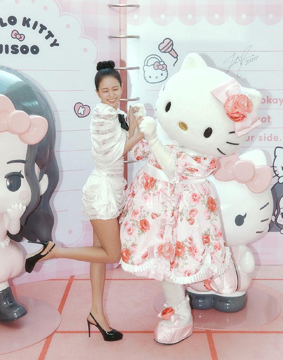 Jisoo HELLO KITTY