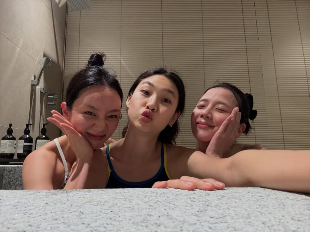 Hyeri Jisoo Jung Ho Yeon