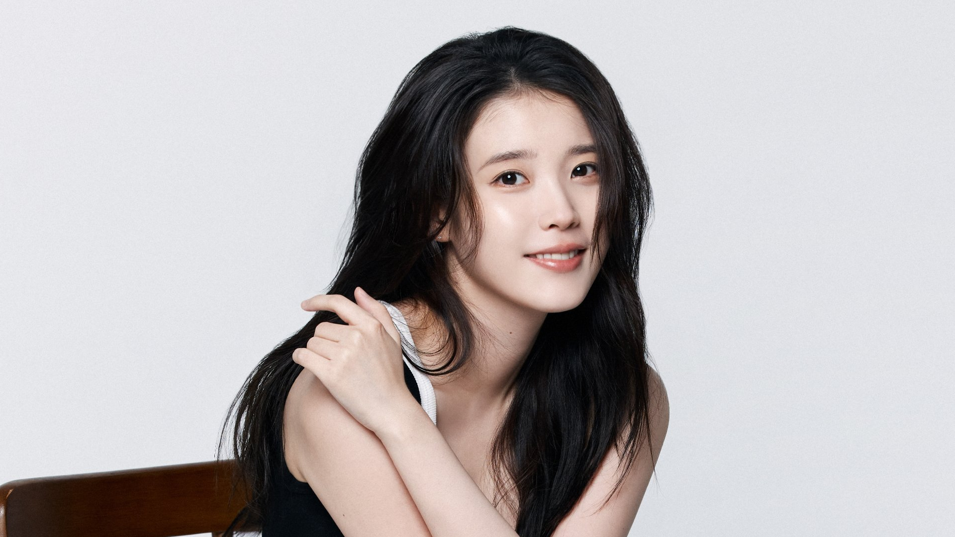 IU cancela concierto y retrasa su nuevo álbum por problemas de salud en su trompa de Eustaquio
