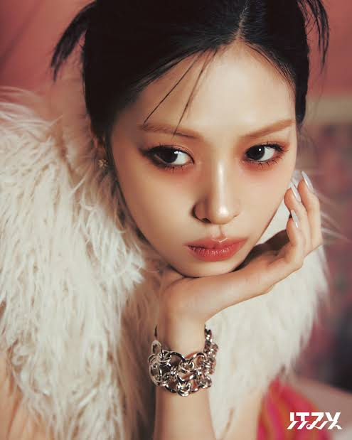 Ryujin ITZY vestuario